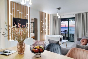 Deluxe Διαμέρισμα, 2 Υπνοδωμάτια, Θέα στη Θάλασσα | 2 υπνοδωμάτια, χρηματοκιβώτιο στο δωμάτιο, γραφείο 