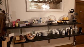 Desayuno buffet (EUR 8 por persona)
