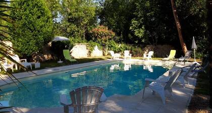 Le Logis Des Bessons