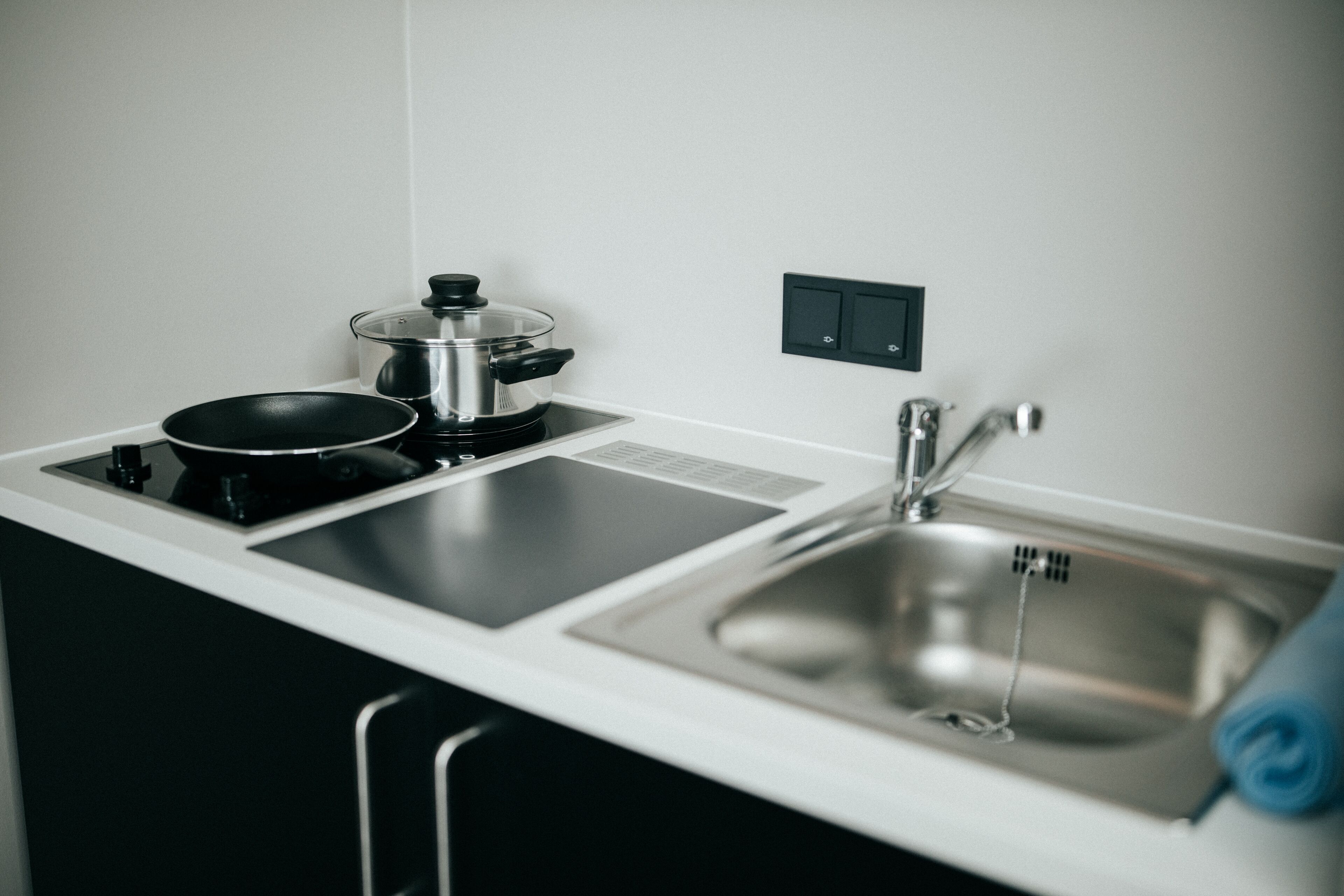 fridge, stovetop, cookware/dishes/utensils