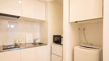 Fridge, microwave, stovetop, cookware/dishes/utensils