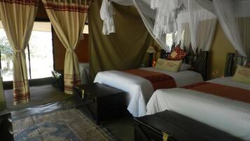 Tienda de campaña de lujo | Escritorio, cortinas blackout y ropa de cama