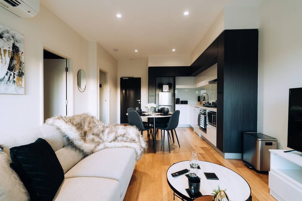 Modern & Lux City Apt - Free Parking & WiFi