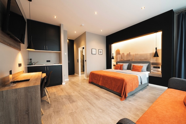 1 bedroom, desk, laptop workspace, soundproofing