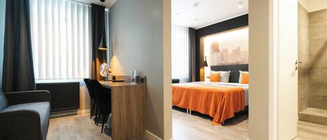 Large Studio | Skrivebord, skrivebord for bærbar PC, lydisolert og strykejern/-brett