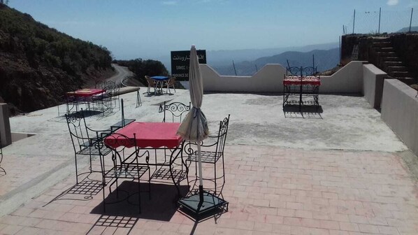 Breakfast, lunch, dinner served; local cuisine