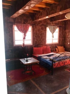 Free WiFi, bed sheets