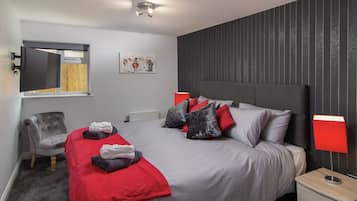 Apartment | 2 bedrooms, iron/ironing board, free WiFi, bed sheets