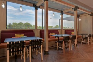 Free daily continental breakfast  - Tru by Hilton Mooresville (Mooresville)