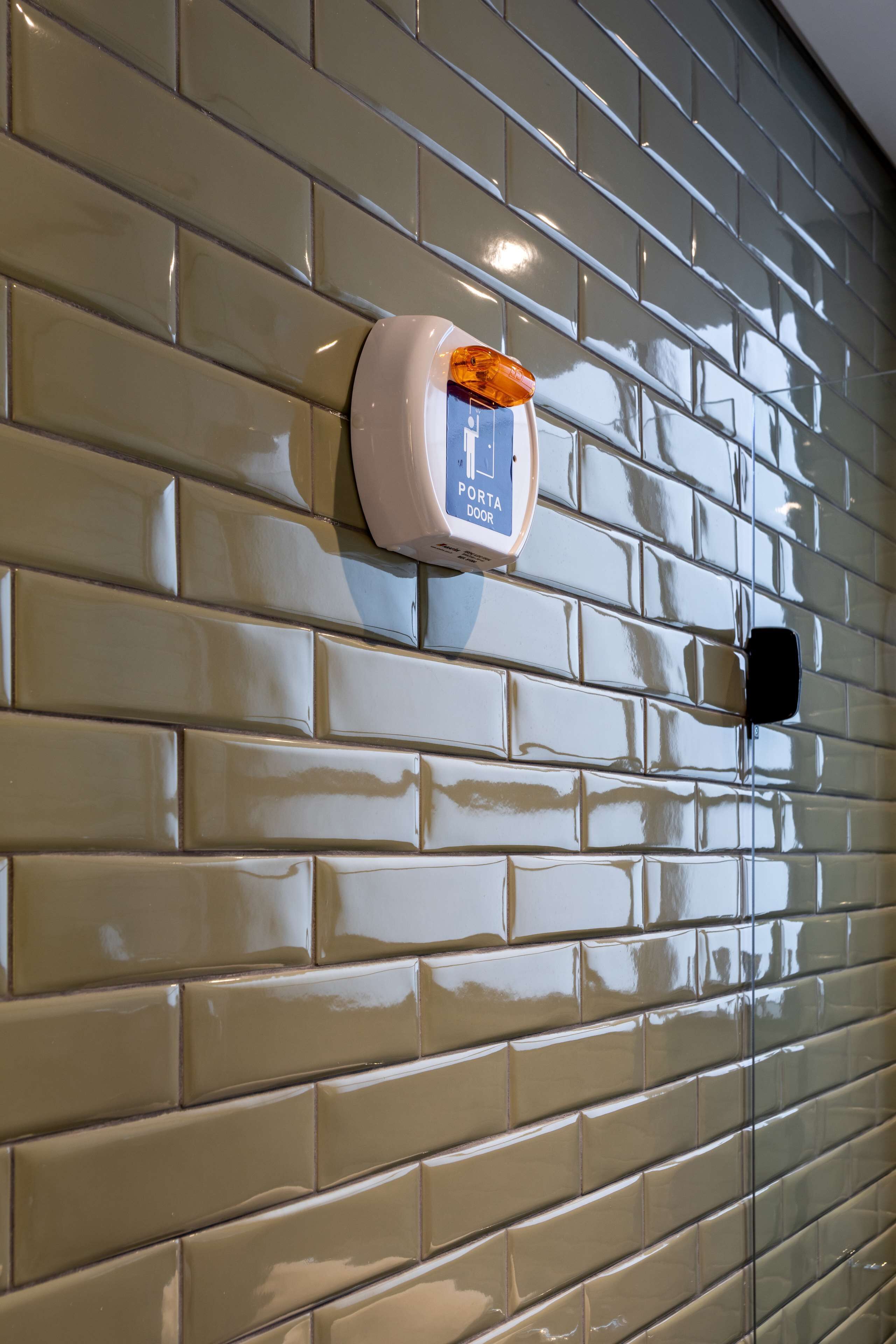 room, 1 king bed, accessible (hearing) | 1 bedroom, minibar, in-room safe, desk