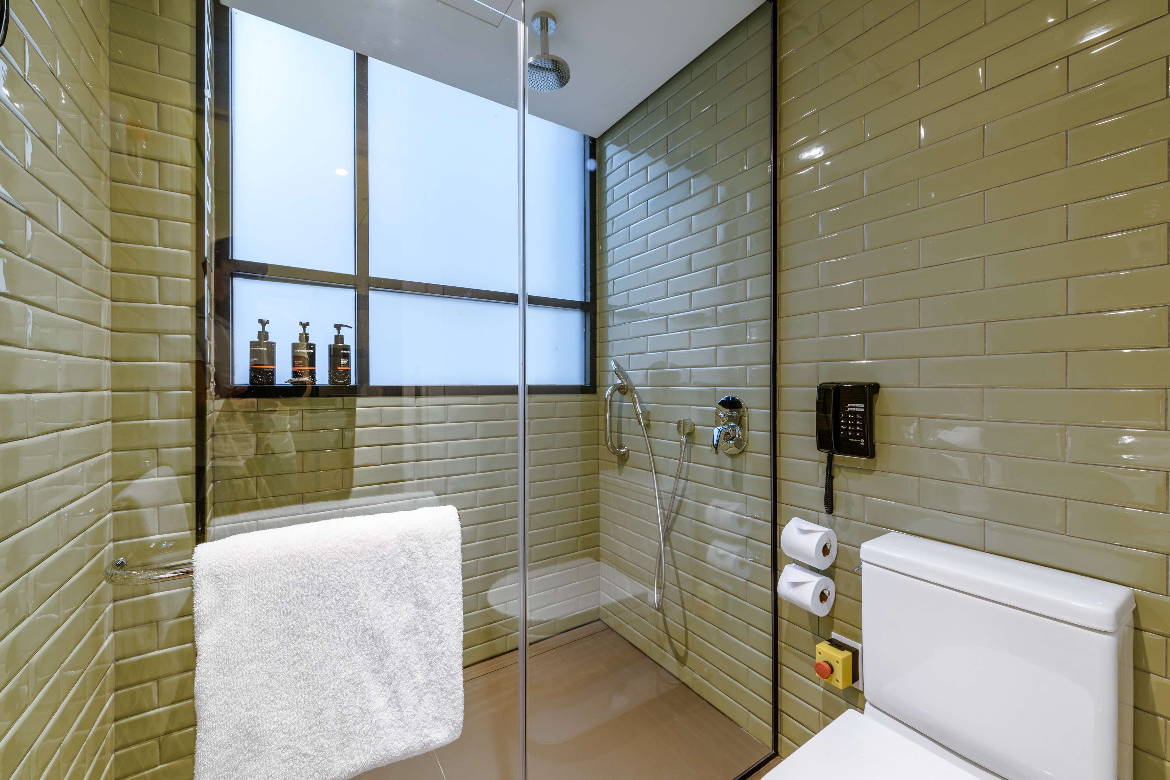 room, 1 king bed, accessible (hearing) | bathroom shower