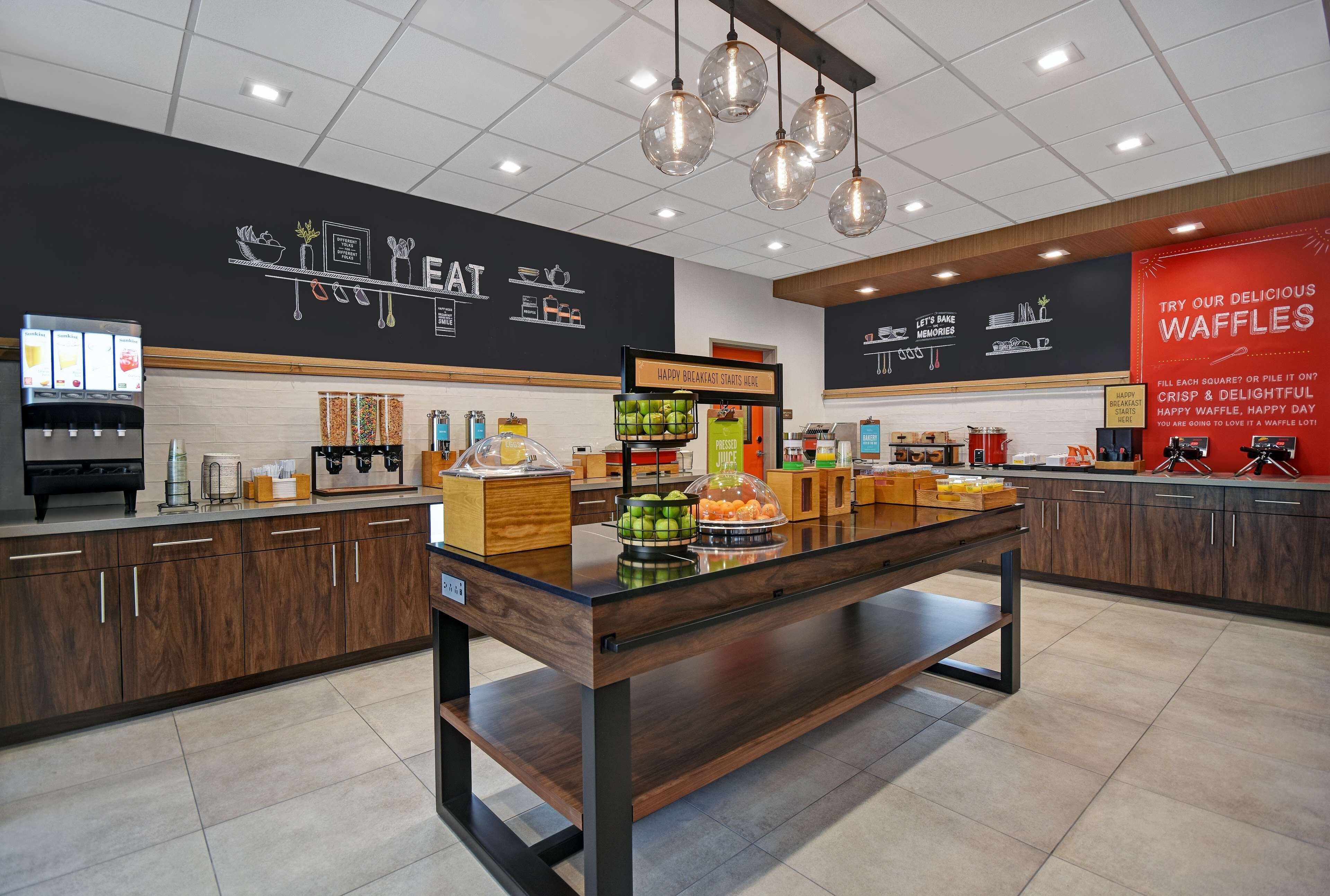 free daily full breakfast