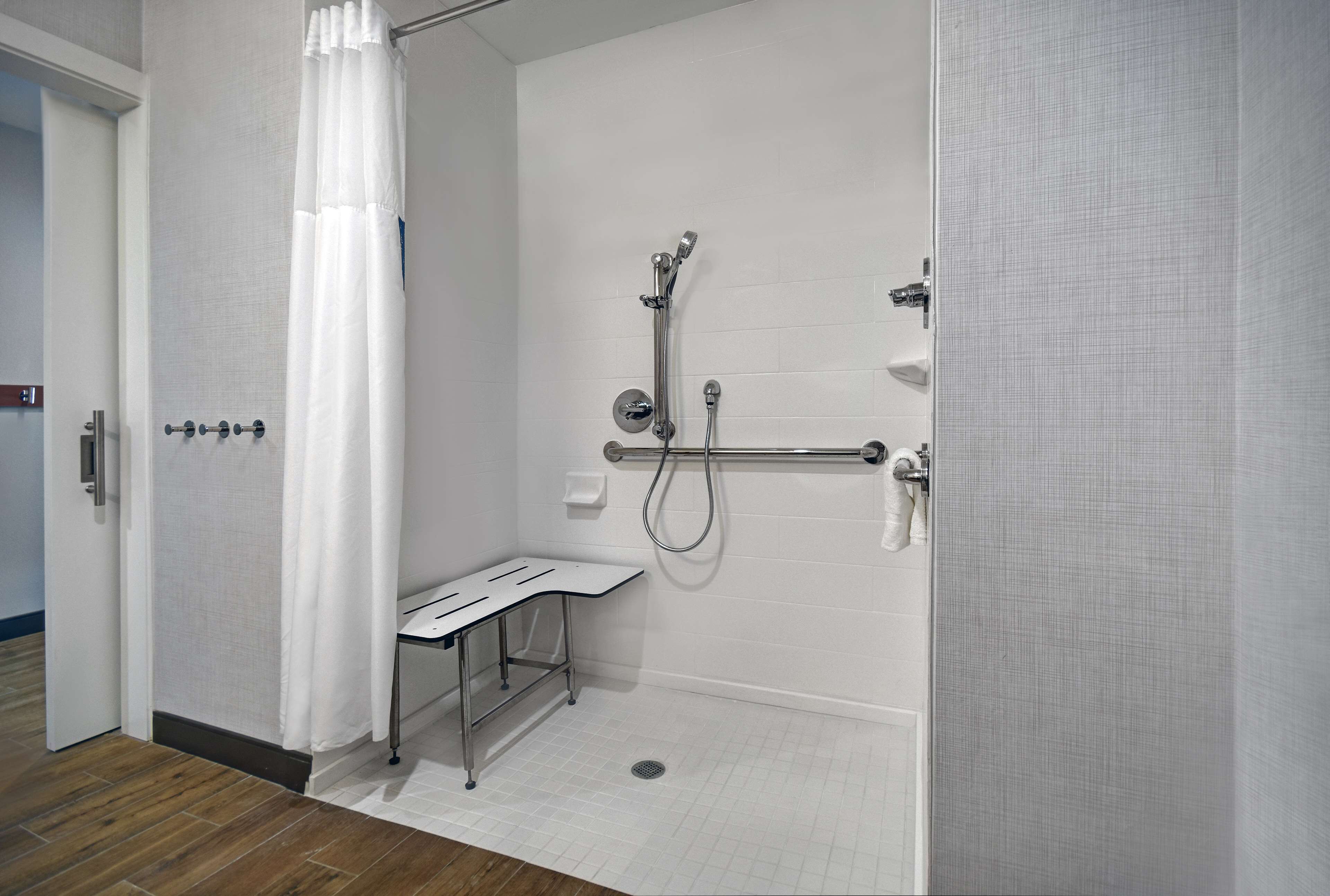 room, 1 king bed, accessible, non smoking | bathroom | hair dryer, towels