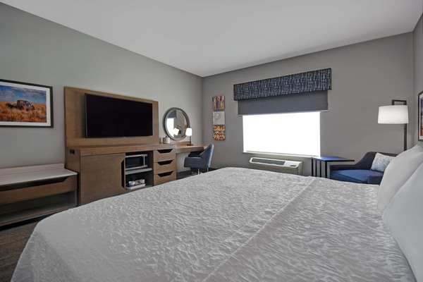 Hypo-allergenic bedding, in-room safe, desk, laptop workspace