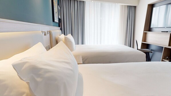 In-room safe, desk, laptop workspace, blackout drapes - Hampton by Hilton Manchester City, Northern Quarter (Manchester)