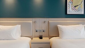 In-room safe, desk, laptop workspace, blackout drapes - Hampton by Hilton Manchester City, Northern Quarter (Manchester)