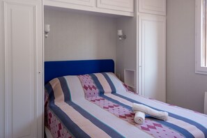 2 bedrooms, iron/ironing board