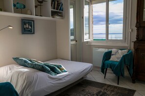 2 chambres, fer et planche à repasser