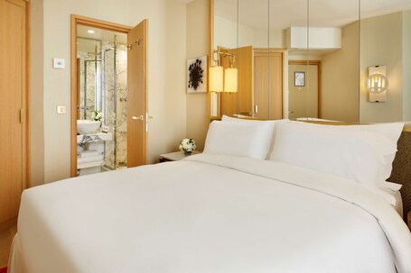 Le Belgrand Hotel Paris Champs Elysees, Tapestry by Hilton - Image 9