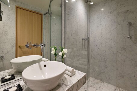 Le Belgrand Hotel Paris Champs Elysees, Tapestry by Hilton - Image 19