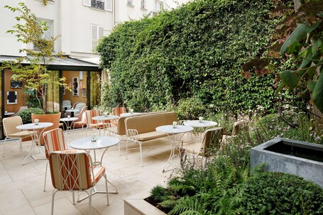 Le Belgrand Hotel Paris Champs Elysees, Tapestry by Hilton - Image 14