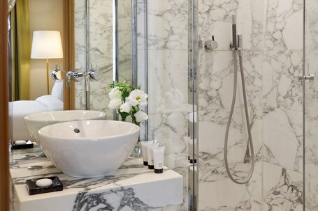 Le Belgrand Hotel Paris Champs Elysees, Tapestry by Hilton - Image 5