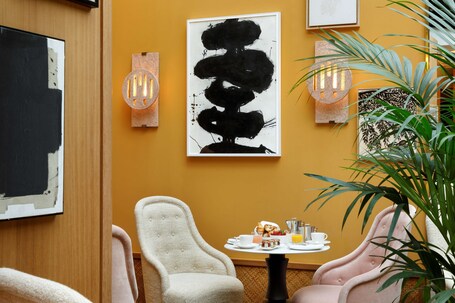 Le Belgrand Hotel Paris Champs Elysees, Tapestry by Hilton - Image 16
