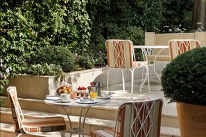Breakfast area - Le Belgrand Hotel Paris Champs Elysees, Tapestry by Hilton (Paris)