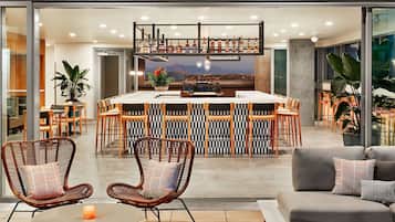 2 bars/lounges, poolside bar