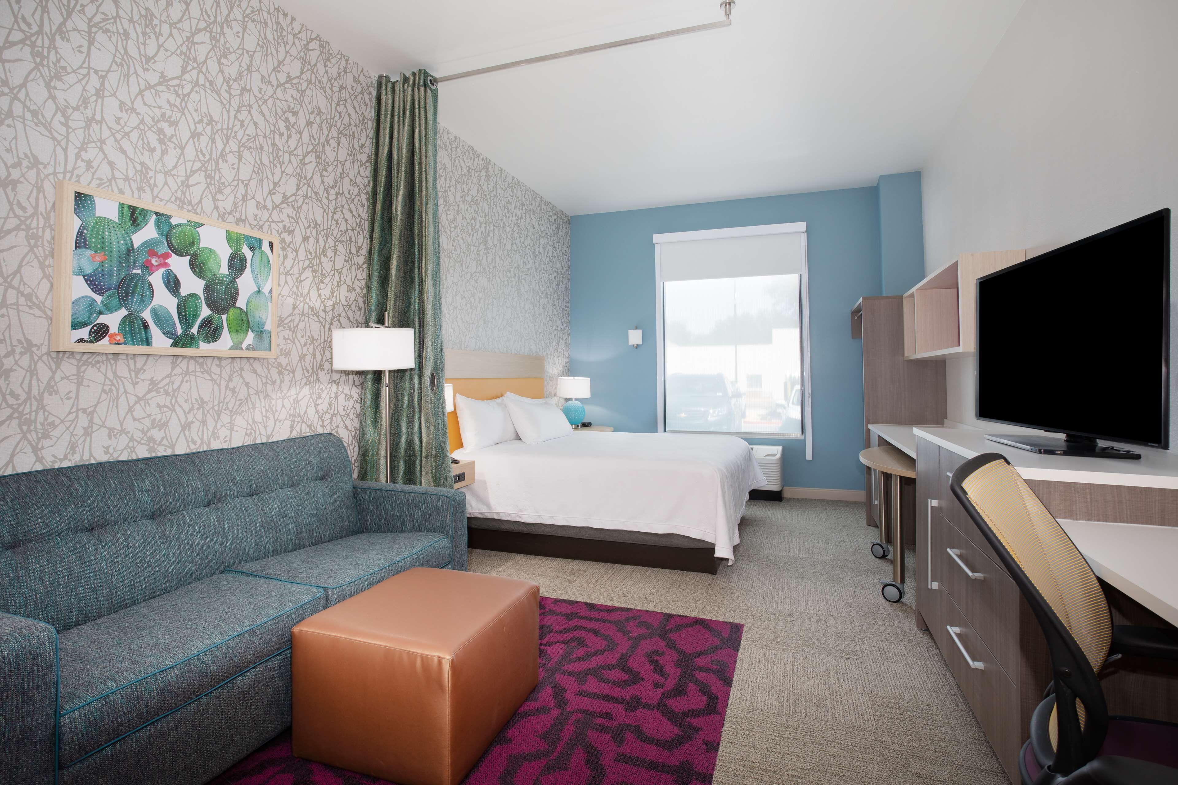 studio suite, 1 king bed, non smoking | individually decorated, individually furnished, desk, laptop workspace