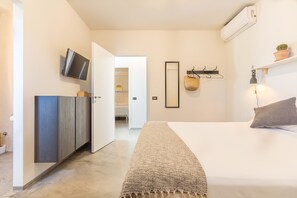 4 slaapkamers, een strijkplank/strijkijzer, reisbedje, gratis wifi