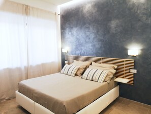 1 chambre, coffre-fort, fer et planche à repasser