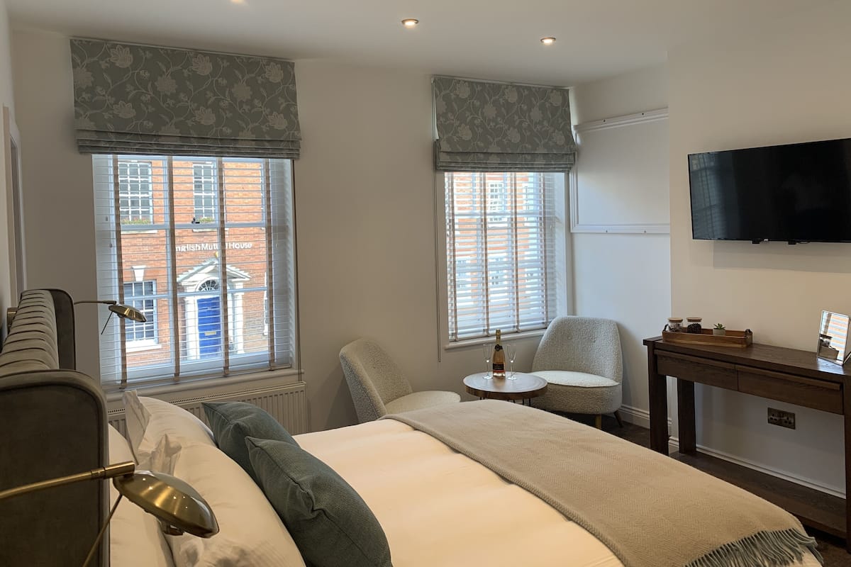 Deluxe Double Room | Premium bedding, pillow-top beds, in-room safe, individually decorated