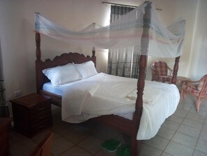 Deluxe Room | Desk, iron/ironing board, free WiFi, bed sheets - Mwingi Cottage Hotel (Mwingi)