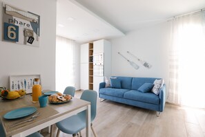 Apartment | Living room | 43-inch Smart TV with digital channels, TV - Il Riccio di Mare at two Minutes From Sorrento (Sant'Agnello)