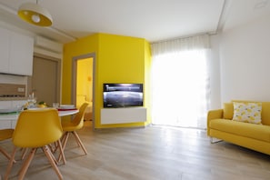 Apartment | Private kitchen | Full-size fridge, microwave, oven, stovetop - Il Riccio di Sole at two Minutes to Sorrento (Sant'Agnello)