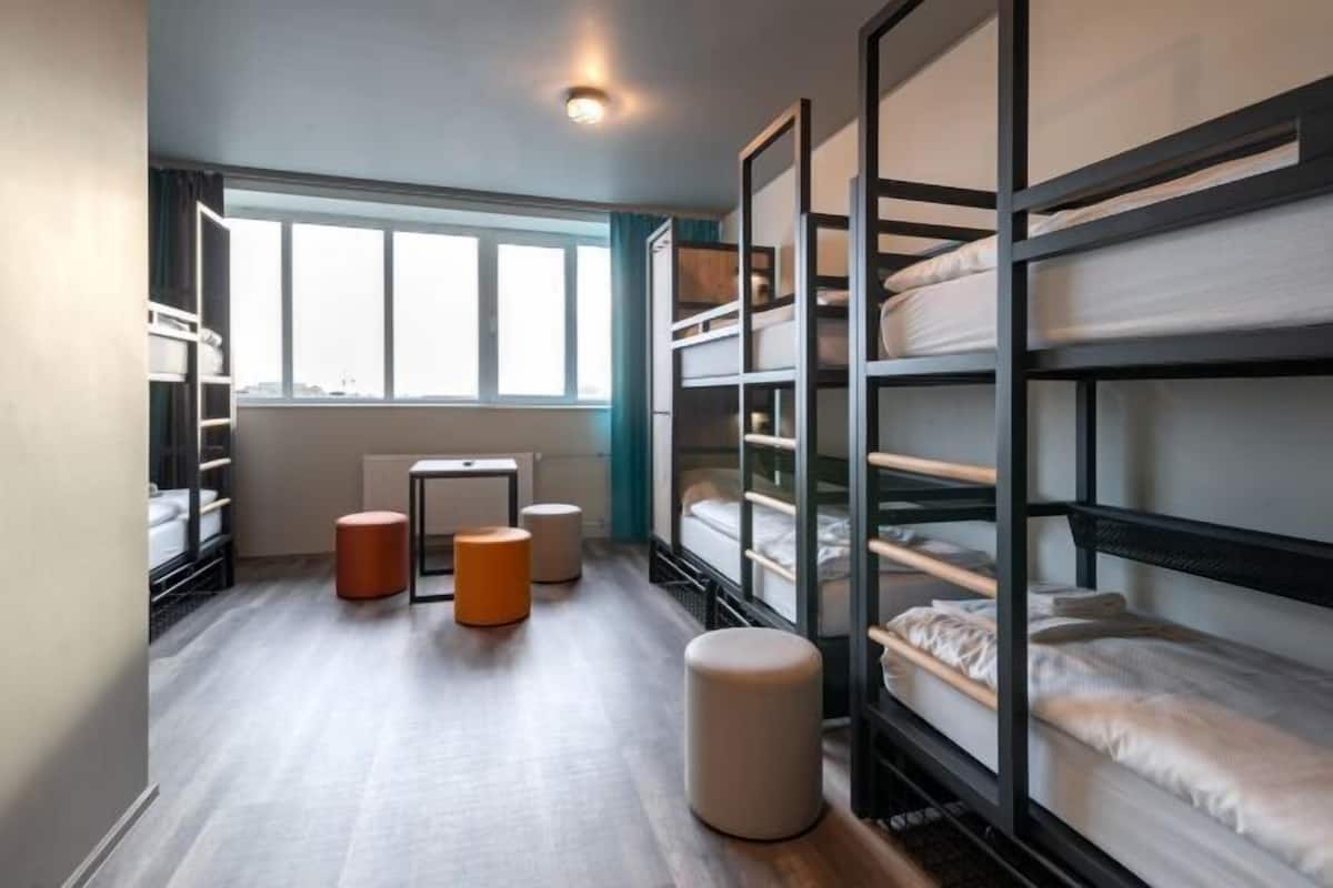 Accès au Wi-Fi (inclus), literie fournie