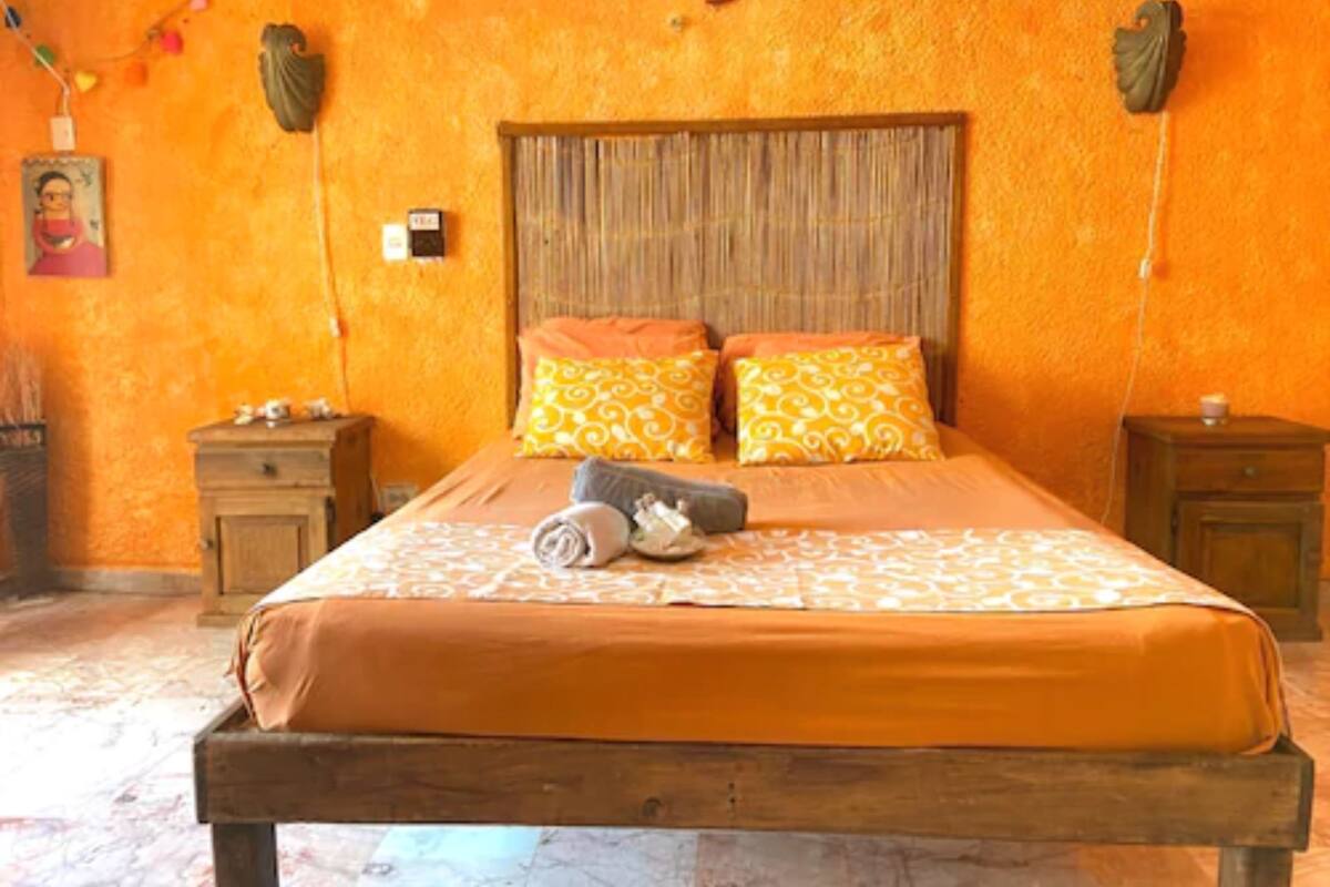 Comfort-Zimmer, 1 King-Bett | Bügeleisen/Bügelbrett, kostenloses WLAN, individuell dekoriert