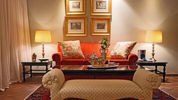 Rom – senior | Oppholdsrom | En 49-tommers TV med førsteklasses TV-kanaler samt Netflix