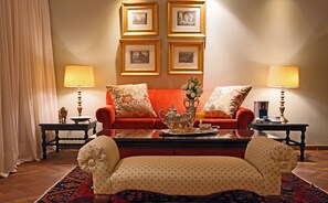 Quarto sênior | Sala de estar | TV 49 polegadas com canais de TV premium, Netflix, serviços de streaming