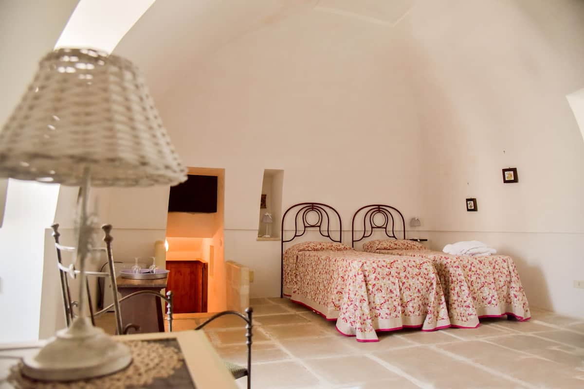 Quarto conforto | Frigobar, Wi-Fi de cortesia