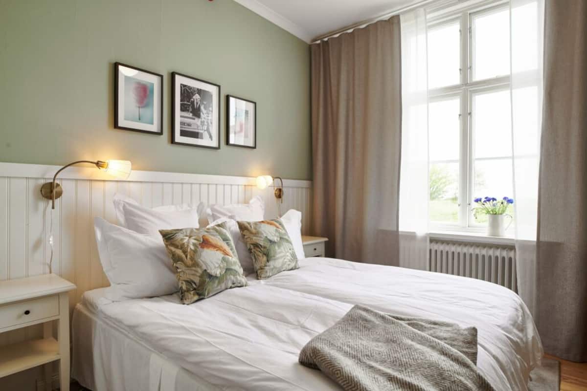 Classic Double Room | 1 bedroom, premium bedding, minibar, in-room safe