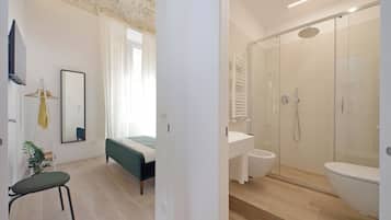 Greenfour Rome Apartment | Badezimmer | Dusche, Regendusche, Haartrockner, Bidet
