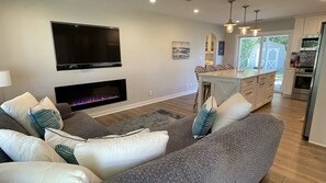 Smart TV - Fall 2 nt min Quiet neighborhood Blks to town/beach Grill Fire Pit (New Buffalo)