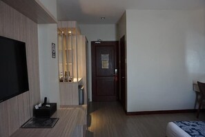 客房內保險箱、書桌、熨斗/熨衣板、免費無線上網