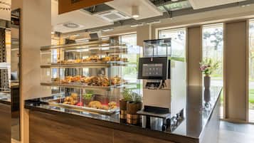 Tägliches Frühstücksbuffet gegen Gebühr