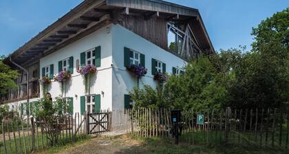 5-star Gut Stohrerhof on Lake Ammersee with 1,000 m² garden for up to 15 people
