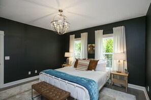 4 bedrooms, iron/ironing board, Internet, bed sheets