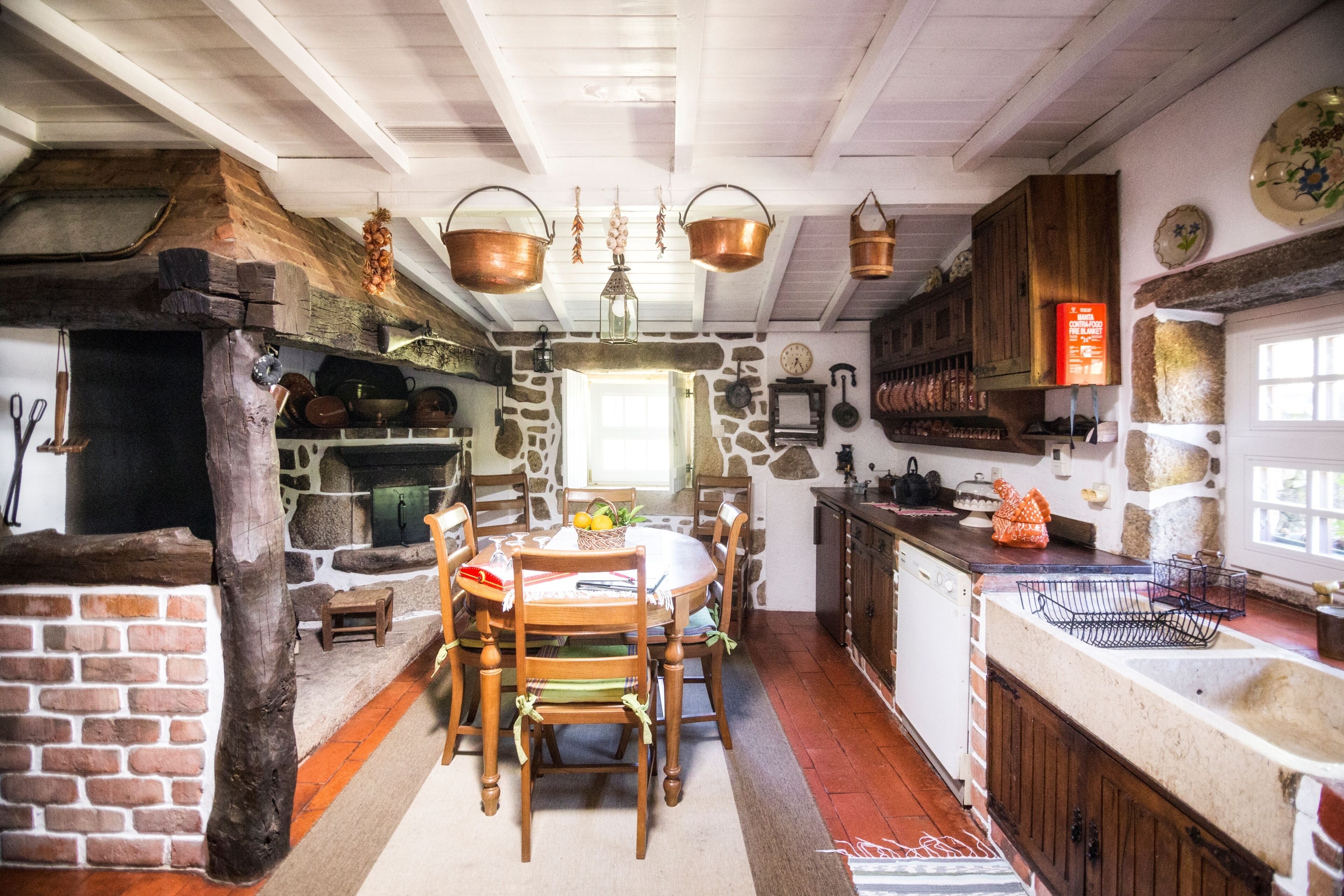 Comfort Cottage, 2 Bedrooms | Dapur peribadi | Peti sejuk, ketuhar gelombang mikro, ketuhar, dapur 