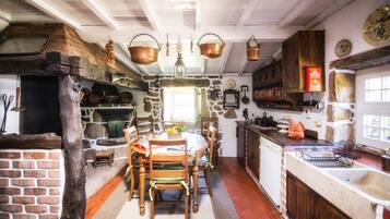 Comfort Cottage, 2 Bedrooms | Private kitchen | Fridge, microwave, oven, stovetop